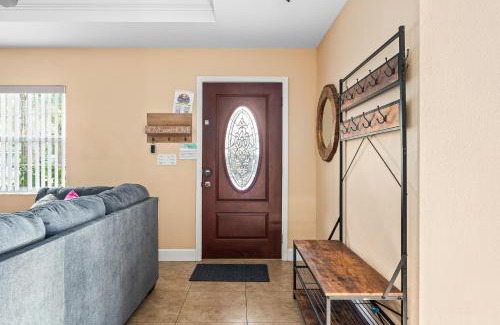 Tampa Casa | Channel Side,Down Town Tampa ,Ybor Palmetto Beach with pickle ball court