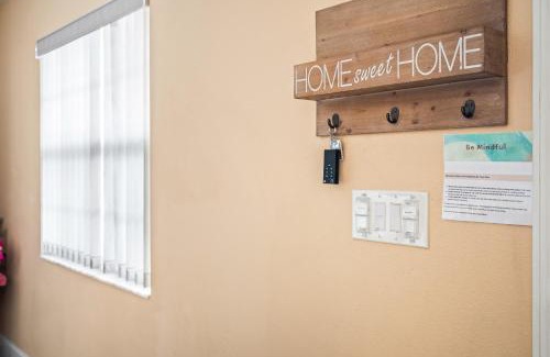 Tampa Casa | Channel Side,Down Town Tampa ,Ybor Palmetto Beach with pickle ball court
