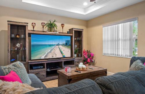 Tampa Casa | Channel Side,Down Town Tampa ,Ybor Palmetto Beach with pickle ball court