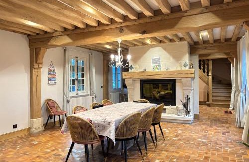 Port-en-Bessin-Huppain Casa | Chant des mouettes Maison rénovée spacieuse tout confort grand jardin belle terrasse aménagée parking 8 personnes 4 sdb 5 wc à 10 mn à pied de la mer Port en Bessin tous commerces restaurants proche Omaha Beach