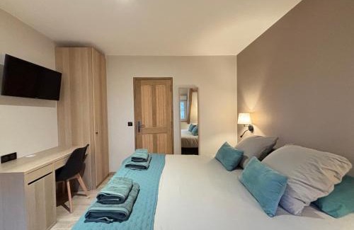 Port-en-Bessin-Huppain Casa | Chant des mouettes Maison rénovée spacieuse tout confort grand jardin belle terrasse aménagée parking 8 personnes 4 sdb 5 wc à 10 mn à pied de la mer Port en Bessin tous commerces restaurants proche Omaha Beach