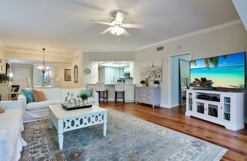 Pelican Bay Casa | Chanteclair Maisonet in Pelican Bay