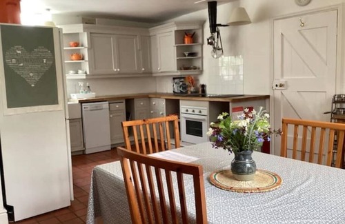Rendcomb Cabaña | Chapel Cottage, spacious light and airy cottage in the Cotswolds AONB