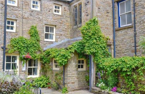 Hawes Casa | Chapel Cottage with Log Burner (Dog Friendly)