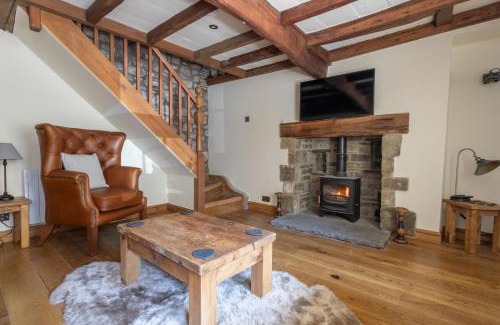 Hawes Casa | Chapel Cottage with Log Burner (Dog Friendly)