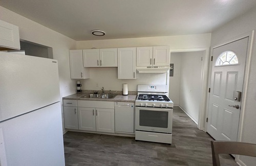 Belleville Apartamento | Charming Retreat Near Belleville Lake – Cozy Home with Spacious Backyard