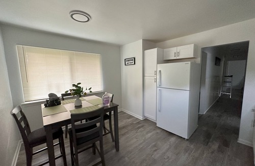 Belleville Apartamento | Charming Retreat Near Belleville Lake – Cozy Home with Spacious Backyard