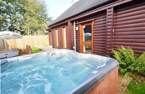 Pentney Cabaña | Character 4 bedroom lodge with hot tub in a beautiful 1/4 acre setting.