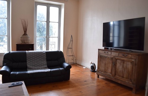 Bourg-sur-Gironde Apartamento | Character apartment in city center