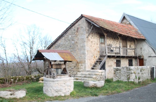 Saint-Gerons Cabaña | CARÁCTER Cottage con vistas LAKE ST ETIENNE CANTALES 500M