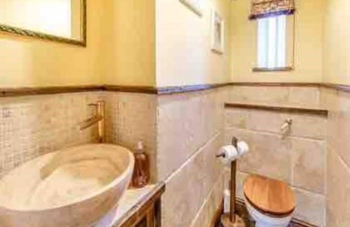 Peak District Otro | Character farm house with hot tub