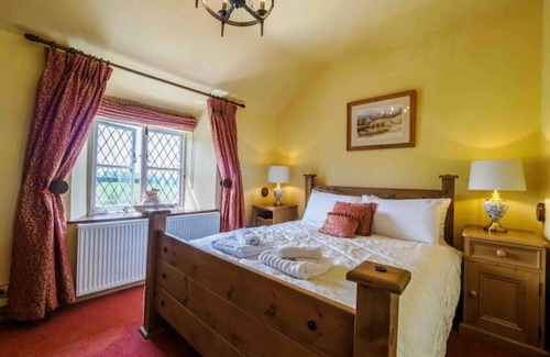 Peak District Otro | Character farm house with hot tub