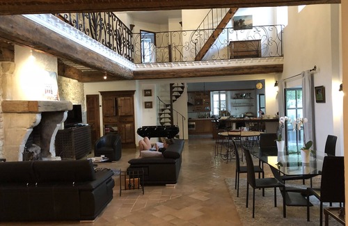 Carpentras Otro | Casa de campo de carácter cerca de Aviñón con piscina privada y cancha de tenis