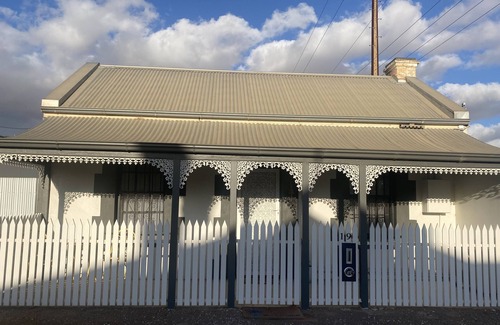 Wallaroo Cabaña | Character filled Cottage in Wallaroo, minutes from the beach & town centre