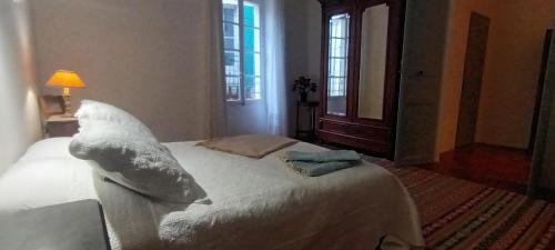 Bize-Minervois Casa | Character filled house overlooking the River Cesse