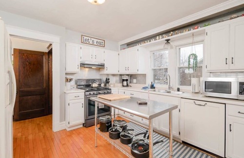 Oshkosh Casa | Character Home on Harney - 3 bedroom, 2 bath