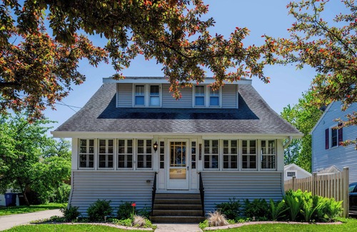 Oshkosh Casa | Character Home on Harney - 3 bedroom, 2 bath