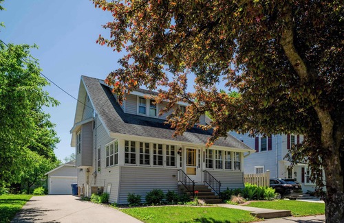 Oshkosh Casa | Character Home on Harney - 3 bedroom, 2 bath