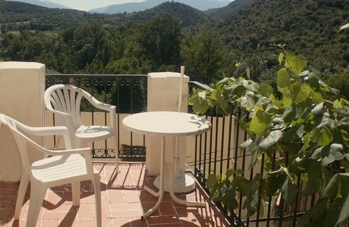 Rodes Casa | Casa de personajes con vistas impresionantes