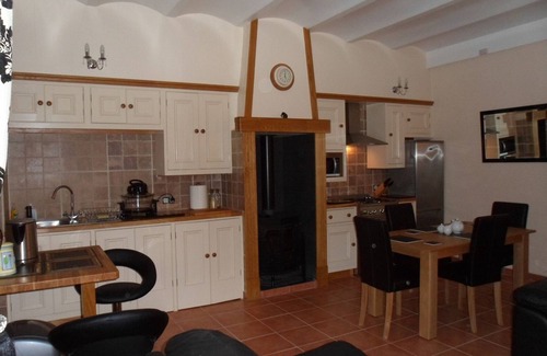 Capendu Casa | Casa de carácter con vistas soleadas azotea de las montañas negras y Alaric