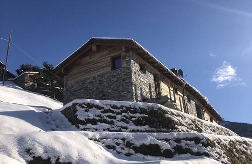 Chiesa in Valmalenco Cabina | Characteristic lodge surrounded by nature near the ski facilities.