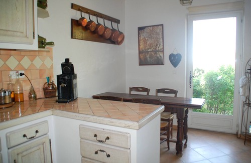 Gordes Casa | Casa de piedra de carácter con piscina rodeada de olivos