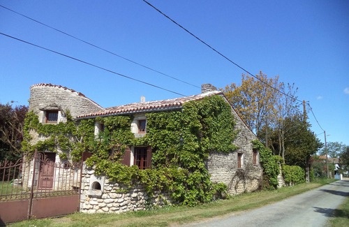 Balanzac Cabaña | Carácter tradicional casa de campo Charente situado en zona rural a 20 minutos del mar