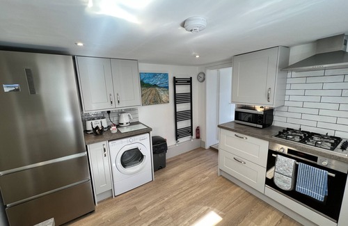 Freshwater Casa | Character Victorian House, Freshwater, Sleeps 6, WiFi, Parking, Garden