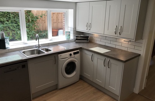 Freshwater Casa | Character Victorian House, Freshwater, Sleeps 6, WiFi, Parking, Garden