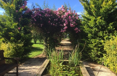 Hautefort Casa | Conversión de granero con carácter con piscina y ubicación tranquila en el campo