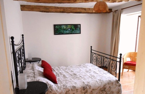 Plessala Cabaña | Tranquilidad rural con estilo de Breton Long House, ideal para los amantes de la naturaleza