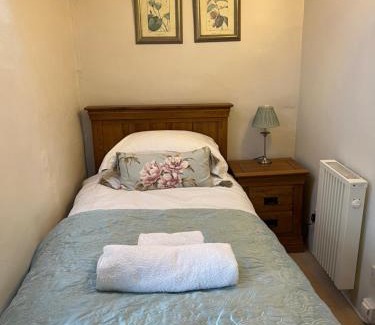 Avening Casa | Characterful, Cosy Cotswold Cottage, Folly Cottage