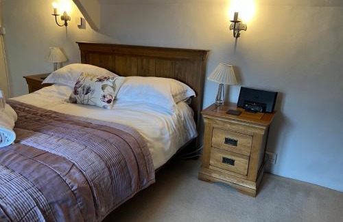 Avening Casa | Characterful, Cosy Cotswold Cottage, Folly Cottage