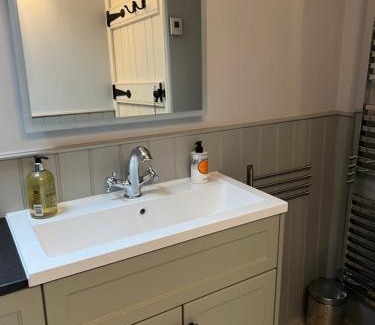 Avening Casa | Characterful, Cosy Cotswold Cottage, Folly Cottage
