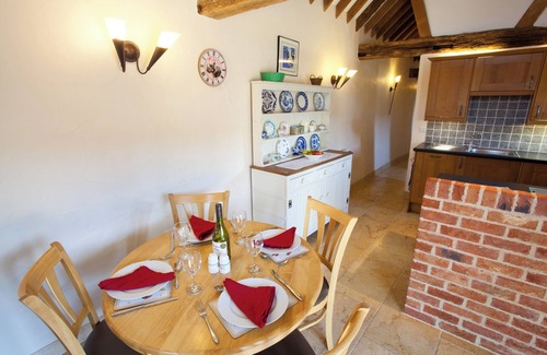 Pulborough Cabaña | Characterful barn conversion on working farm.