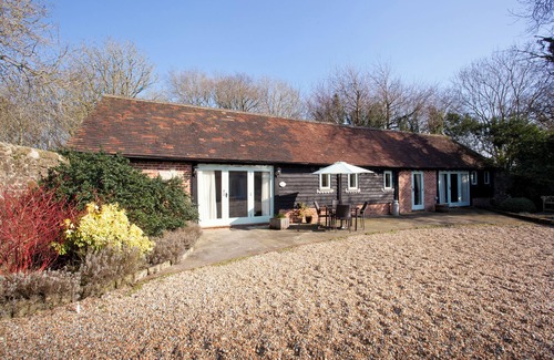 Pulborough Cabaña | Characterful barn conversion on working farm.