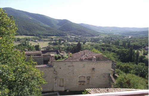 Le Poet-Laval Casa | Characteristic stone house