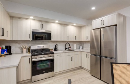 Killarney Casa | "Charcoal" Brand New 1-bed Townhome