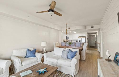 Panama City Beach Apartamento | CHARD ON ICE, BRAND NEW, Walk to Pier Park, 3 Bedrooms