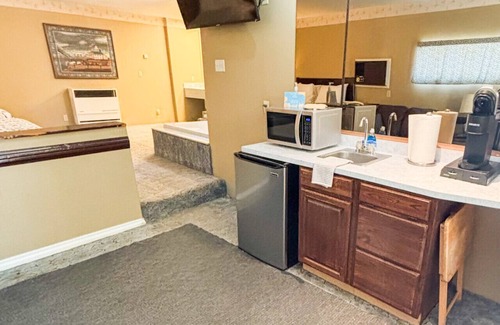 Kerby Condominio | Chardonnay Room at Kerbyville Inn
