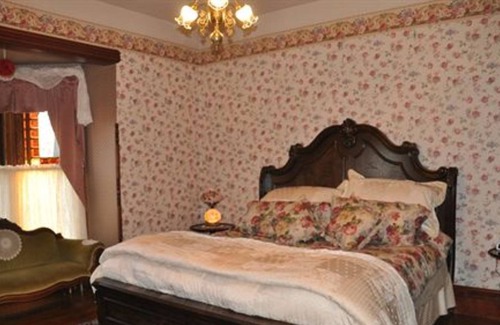 Leetonia Cama Y Desayuno | Charles Nelson Schmick House