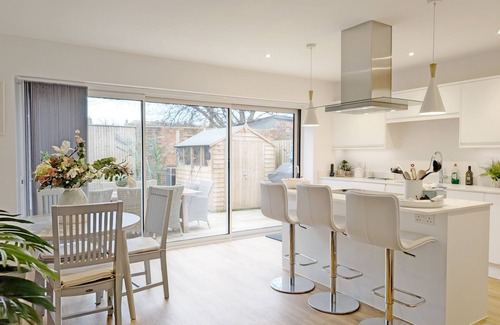 Petersfield Cabaña | Charles Street - Petersfield - a town house that sleeps 4 guests in 2 bedrooms