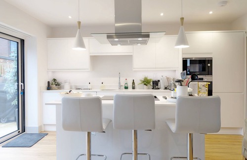 Petersfield Cabaña | Charles Street - Petersfield - a town house that sleeps 4 guests in 2 bedrooms