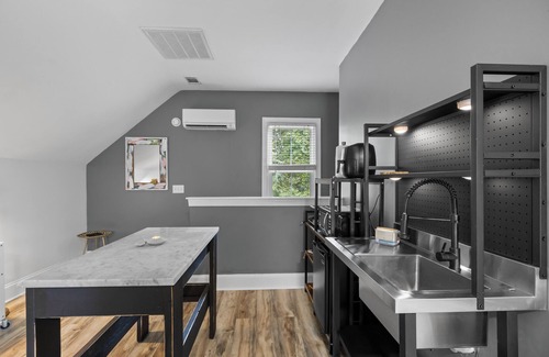 Charleston Apartamento | Charleston/Daniel Island Area Getaway - under renovation