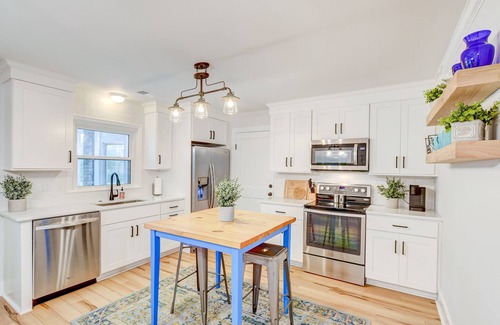 Charleston Casa | Charleston Home near Downtown & Folly Beach