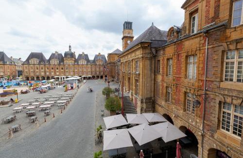 Charleville-Mezieres Apartamento | Charleville-Mézières: belle vue Place Ducale