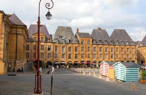 Charleville-Mezieres Apartamento | Charleville-Mézières: belle vue Place Ducale