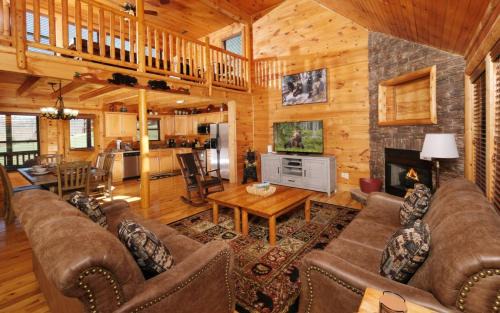 Gatlinburg - Pigeon Forge Villa | Charlie Browns Cabin II