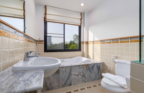 Bang Phlat Hotel | Charlie House Pinklao