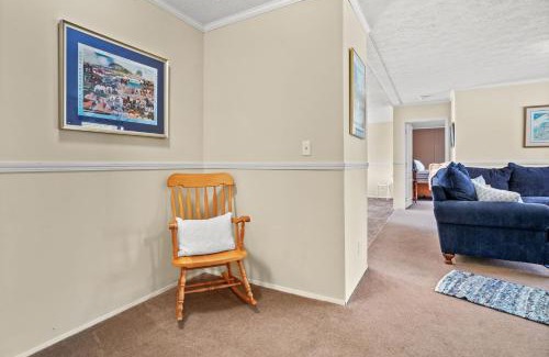 Chincoteague Casa | Charlie's Cove - Pet friendly w/Fenced yard!